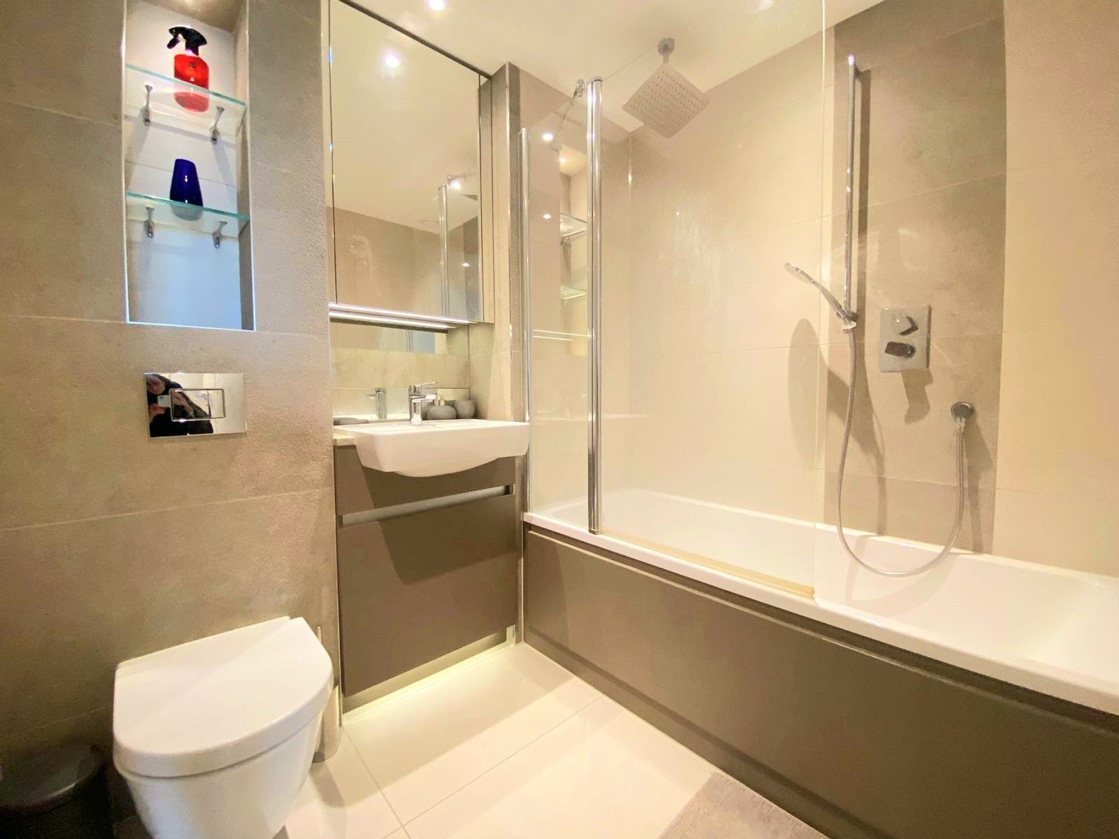 Flat Duke of Wellington Avenue in Greater London
