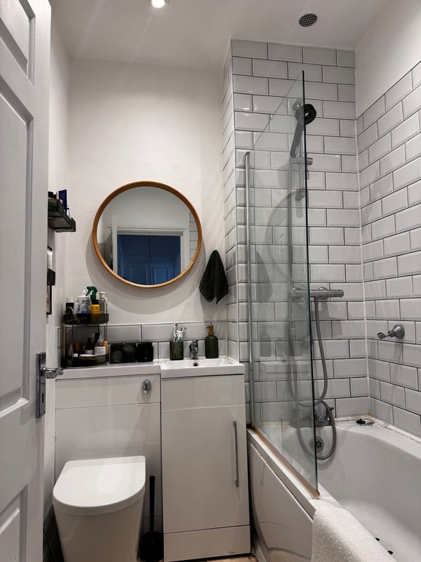 Room Fulham Road in Greater London