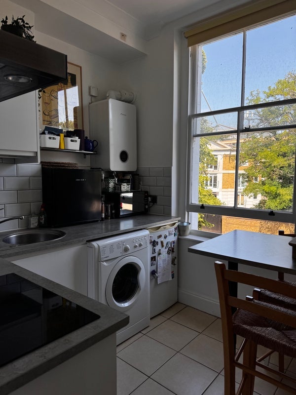 Room Fulham Road in Greater London