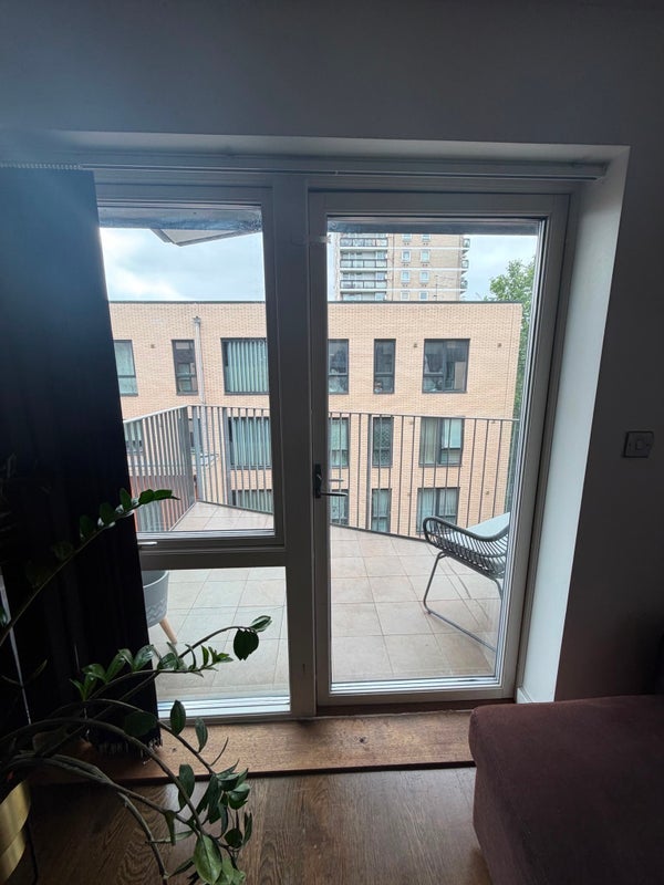 Flat Freda Street in Greater London