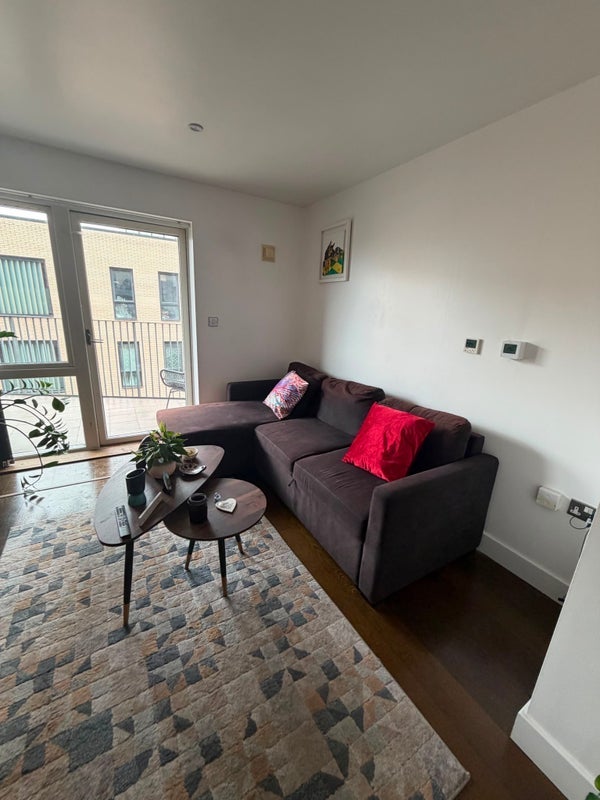 Flat Freda Street in Greater London