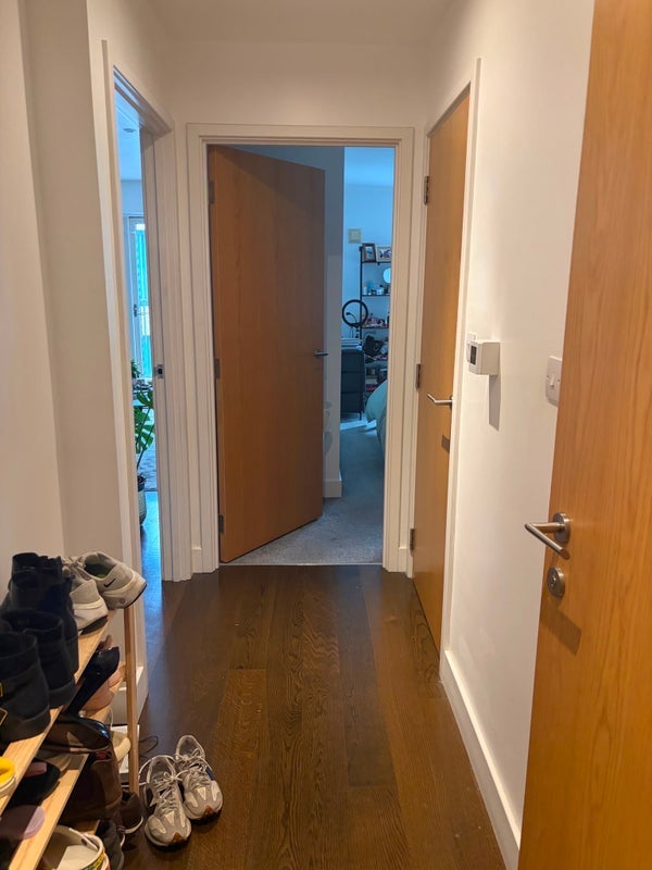 Flat Freda Street in Greater London