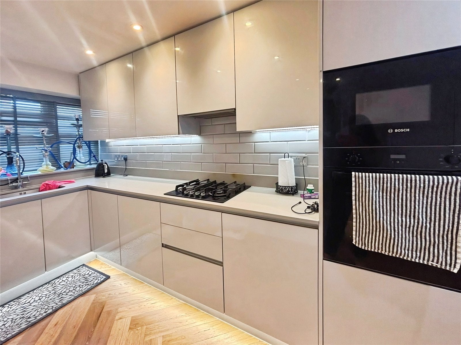 Flat Midsummer Avenue in Greater London