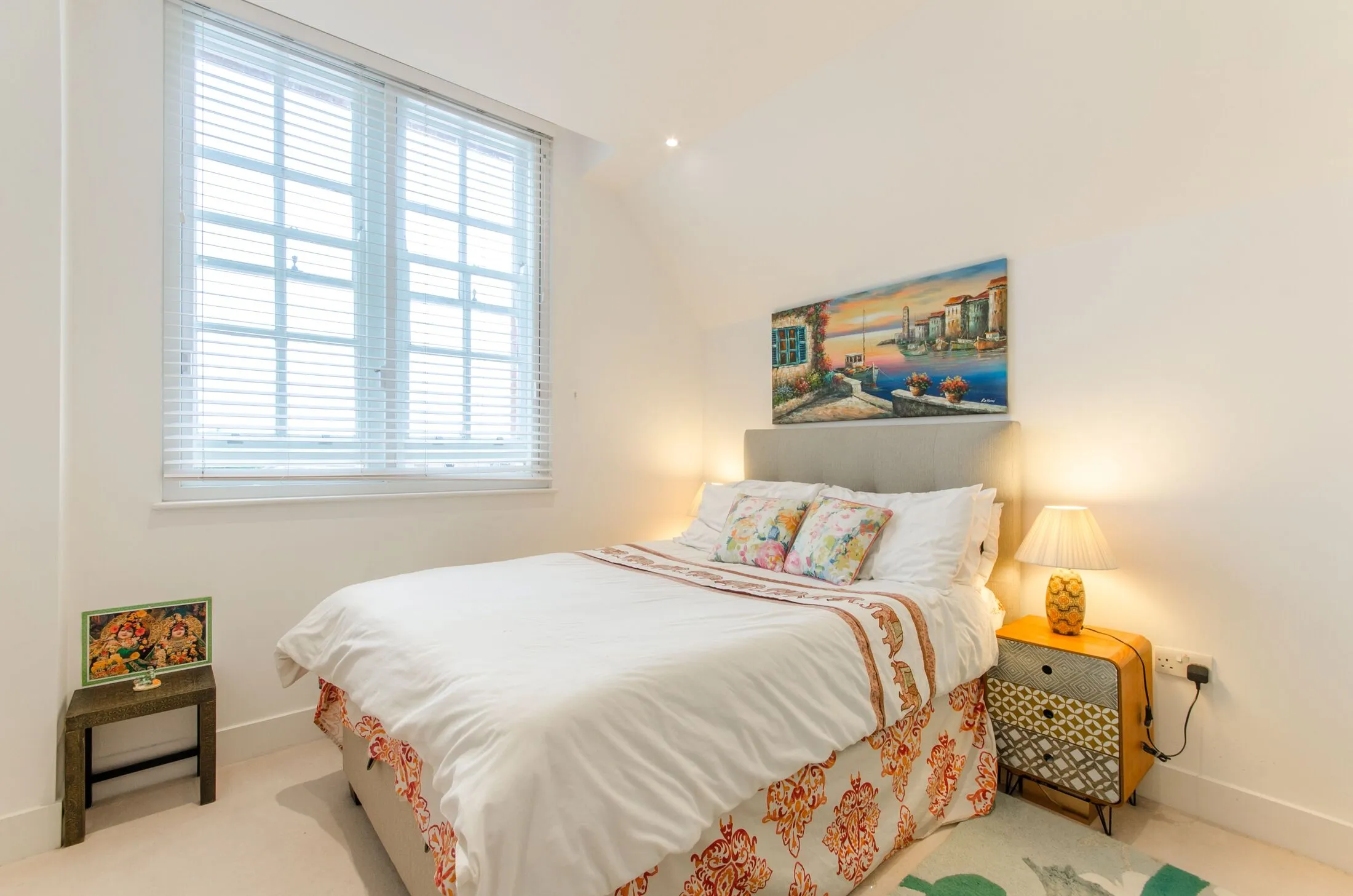 Flat Harrow Road in City of Westminster