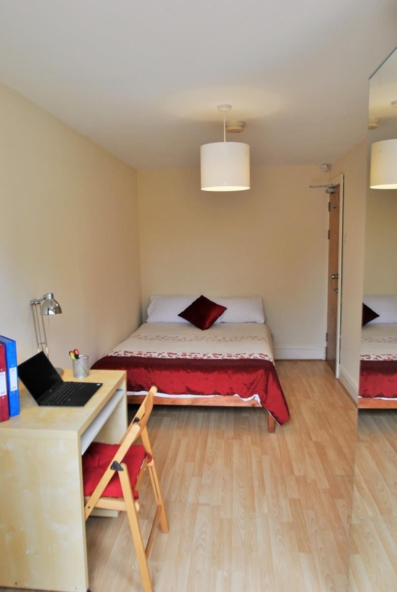 Flat Hatherley Road in Manchester