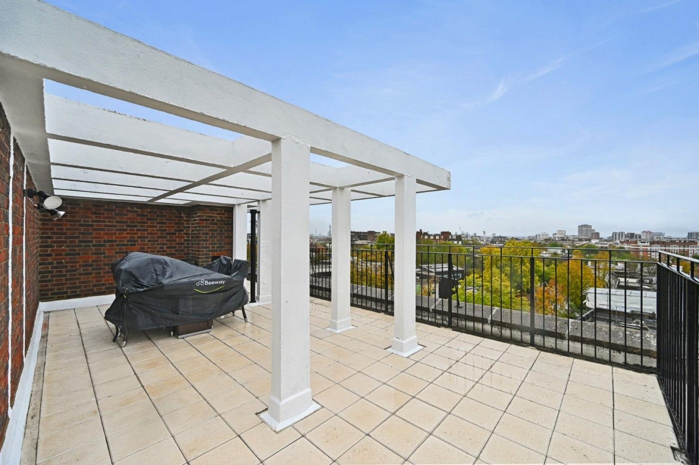 Flat Carlton Hill in City of Westminster