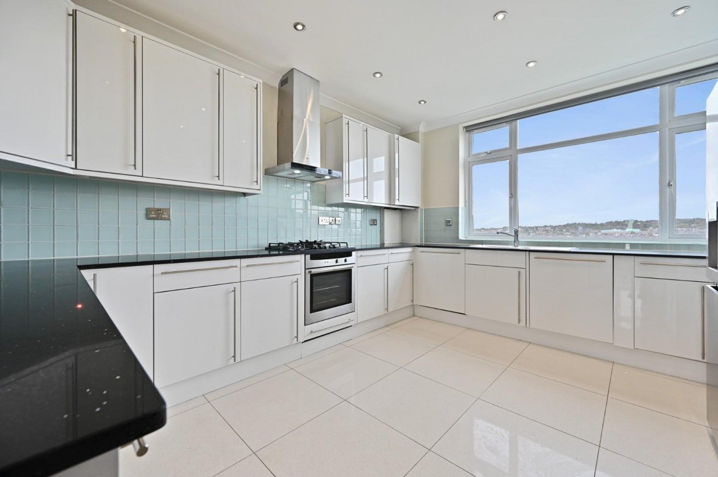 Flat Carlton Hill in City of Westminster