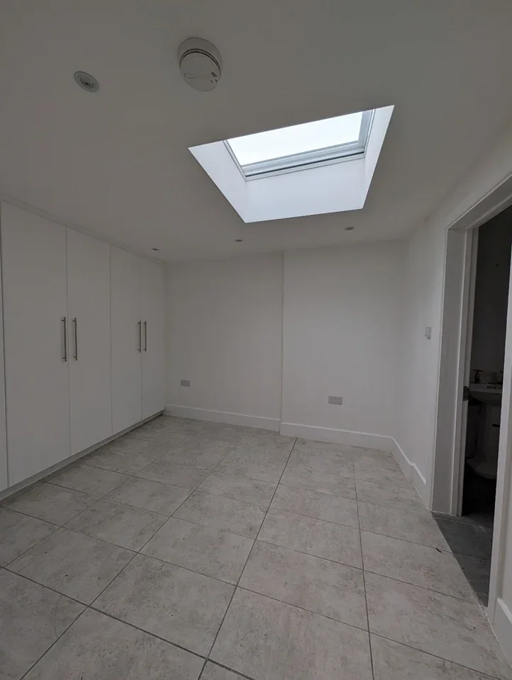 House Melrose Avenue in Greater London