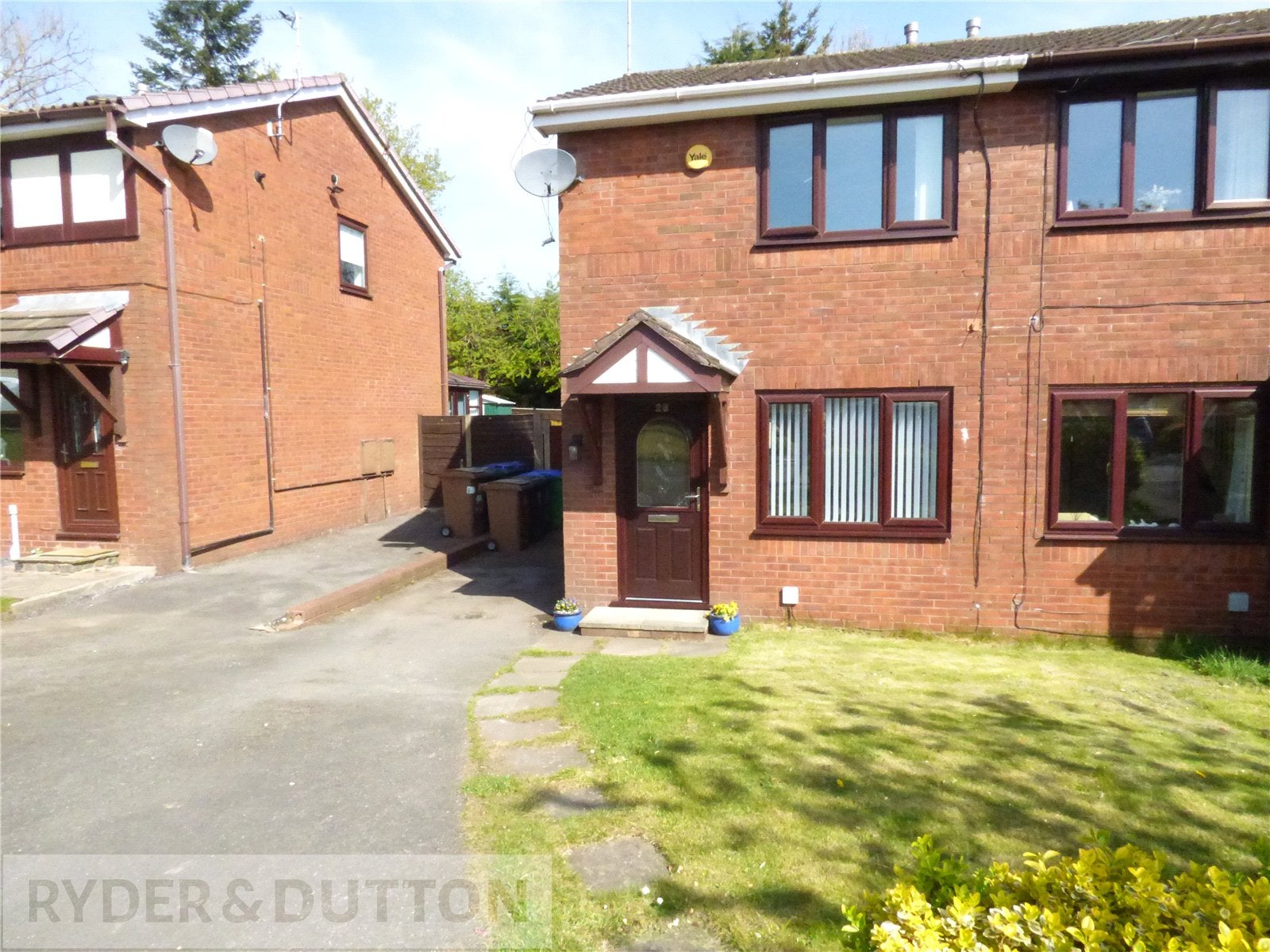 House Foley Gardens in Heywood