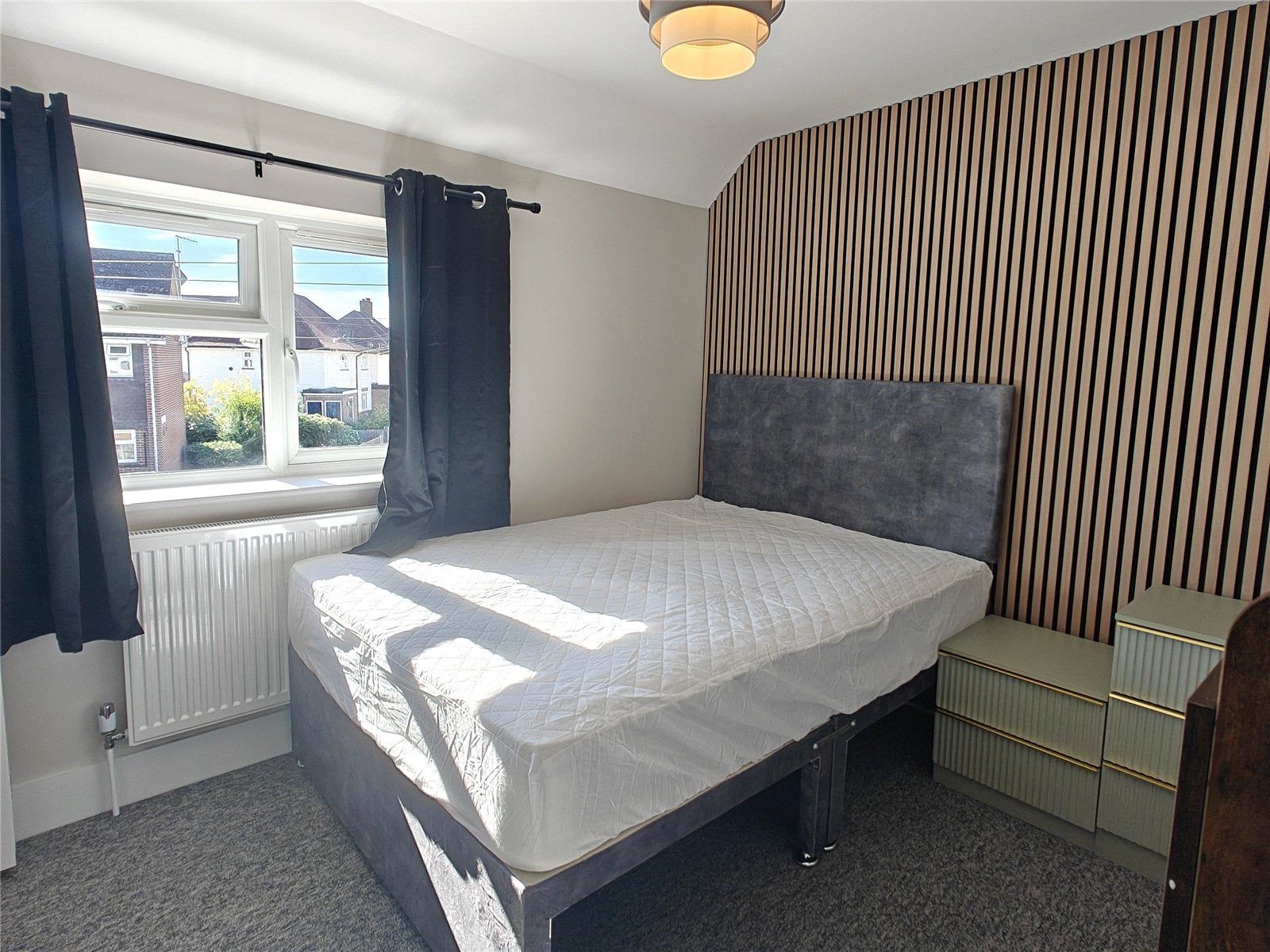 Room Cedar Way in Guildford