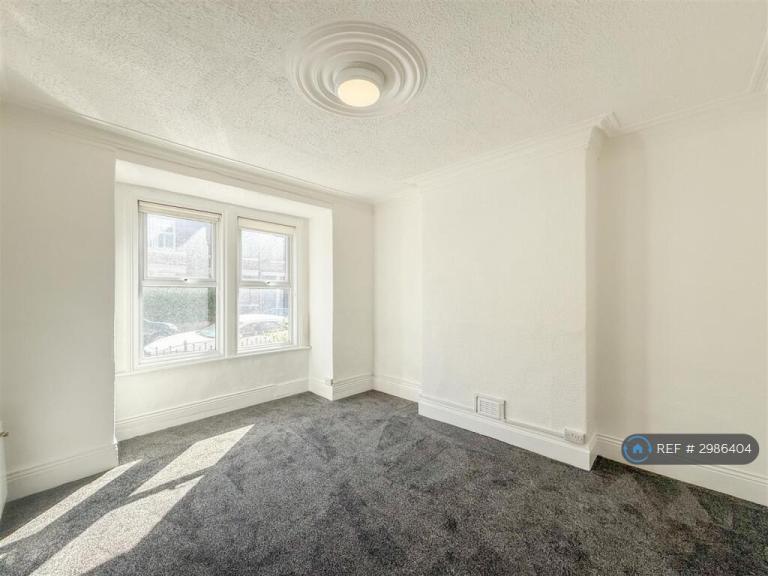 Flat Windsor Avenue in Gateshead