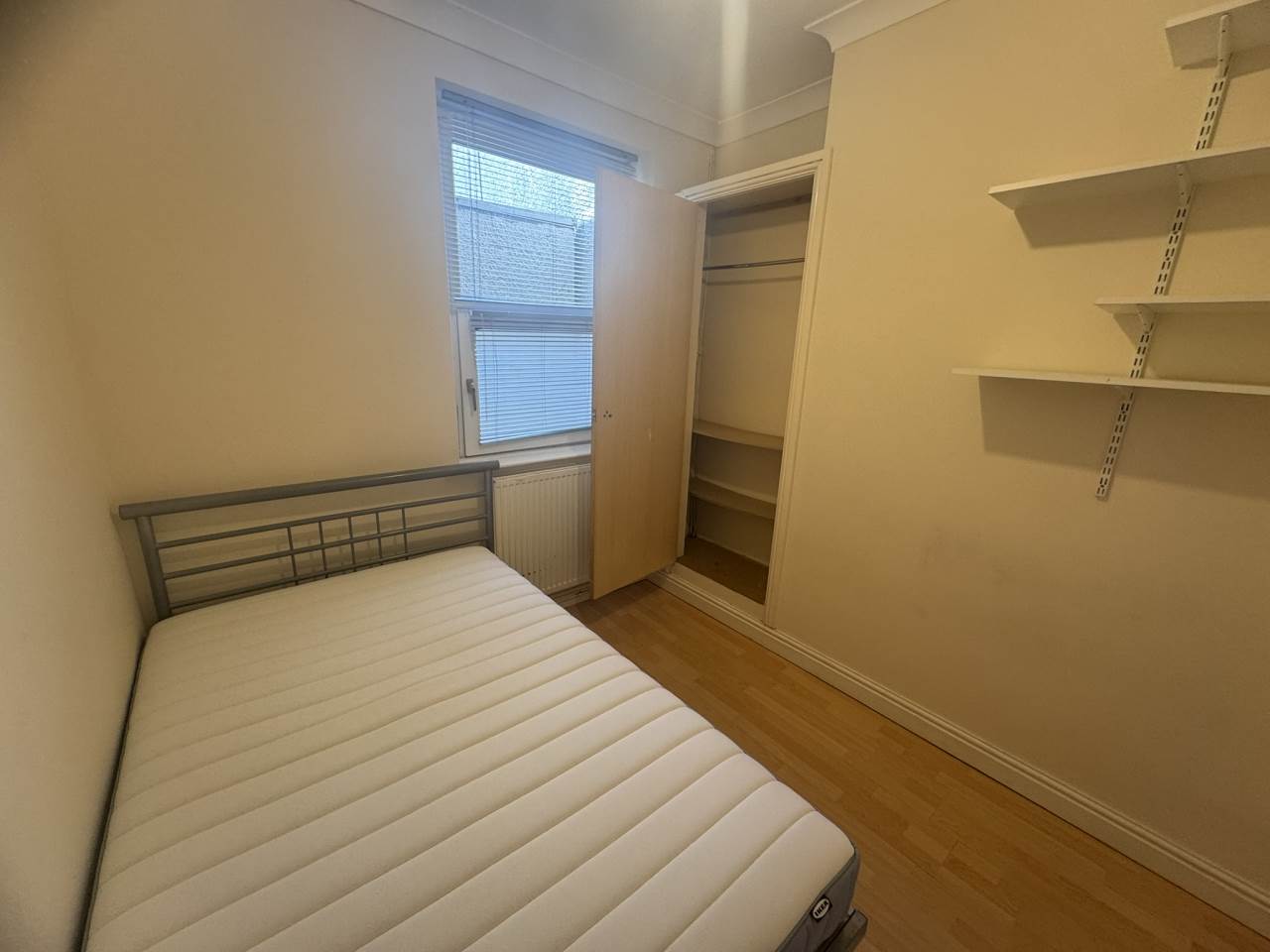 Room Bedford Street in Cardiff