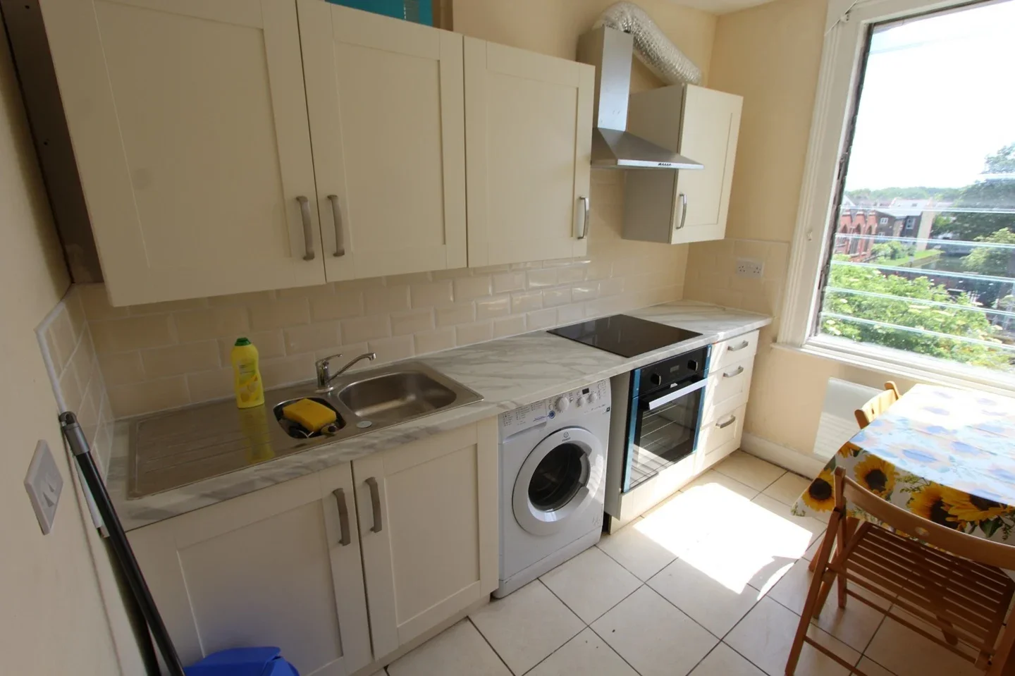 Flat Pemberton Road in Greater London