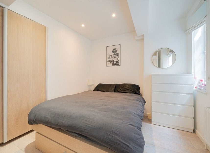 Flat Sloane Avenue in Greater London