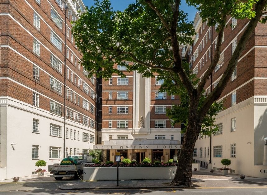 Flat Sloane Avenue in Greater London
