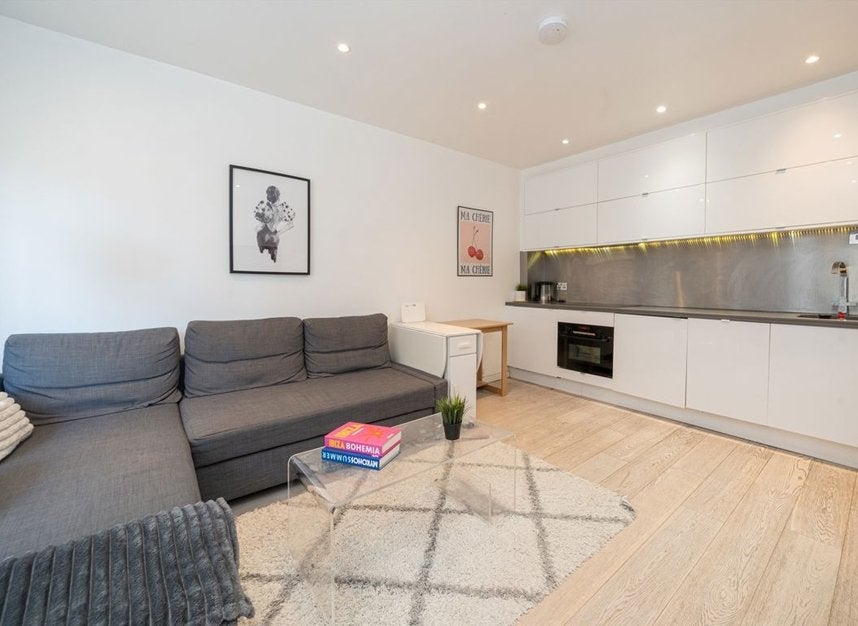 Flat Sloane Avenue in Greater London