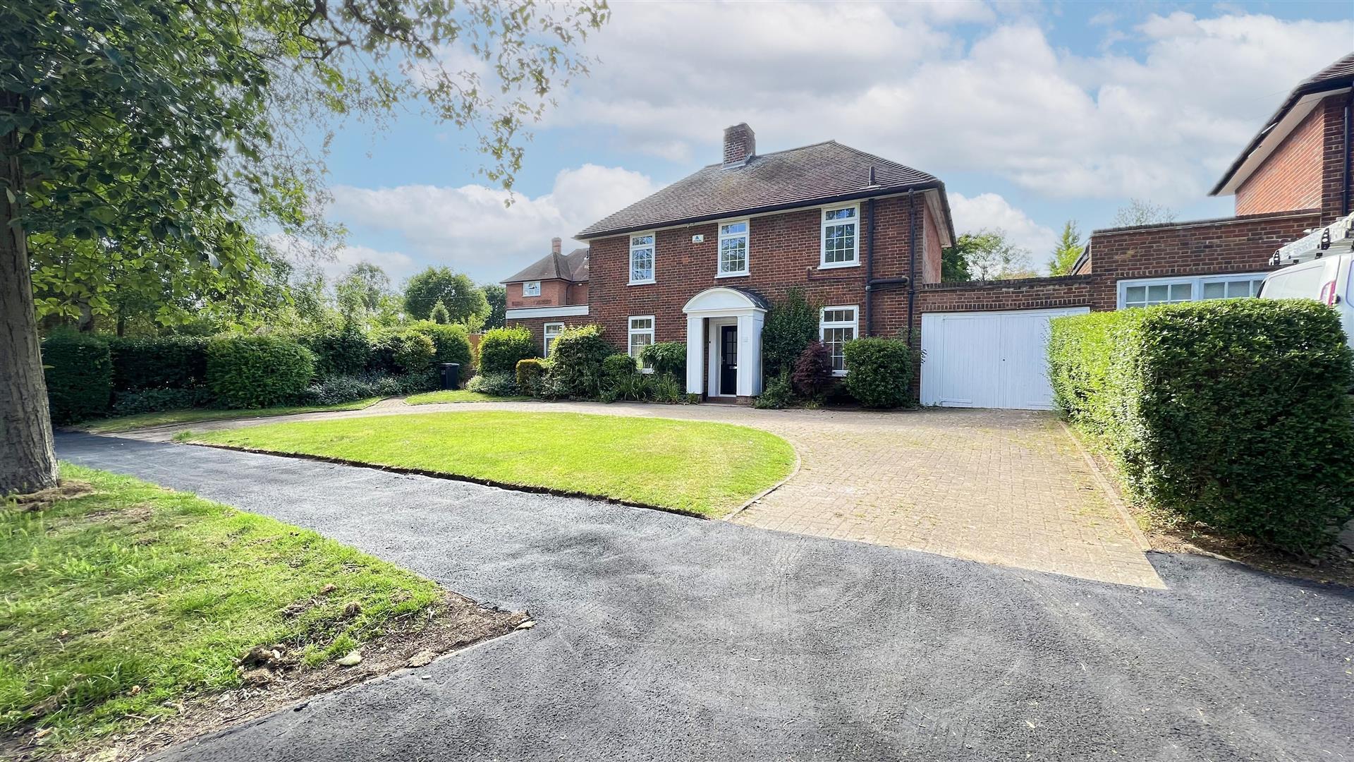 House Valley Road in Welwyn Hatfield