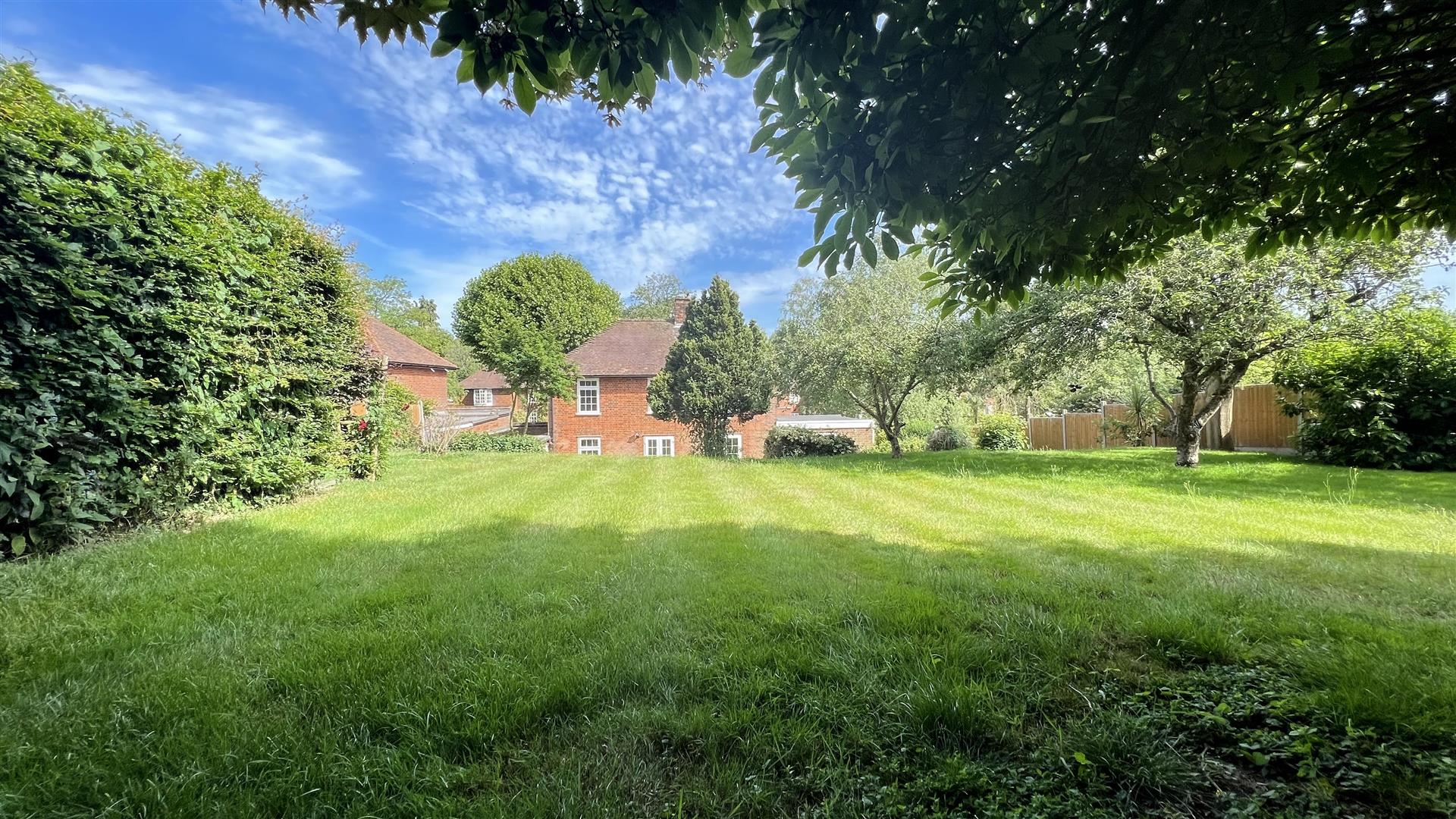 House Valley Road in Welwyn Hatfield