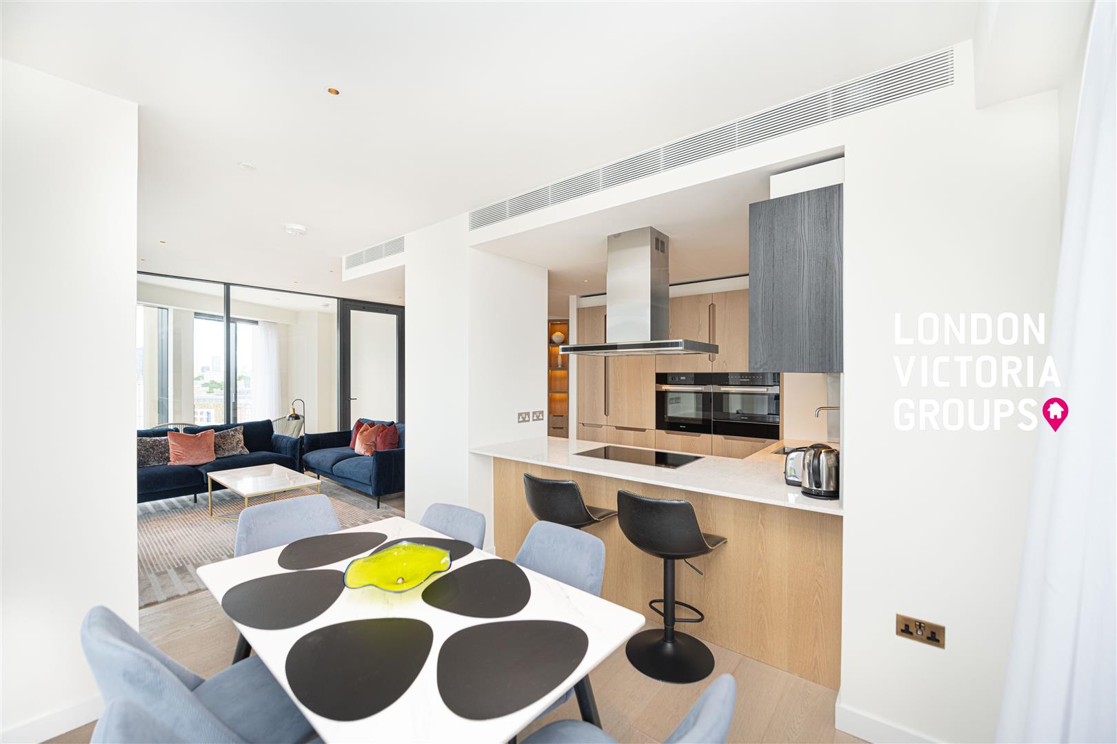 Flat Carnation Way in Greater London
