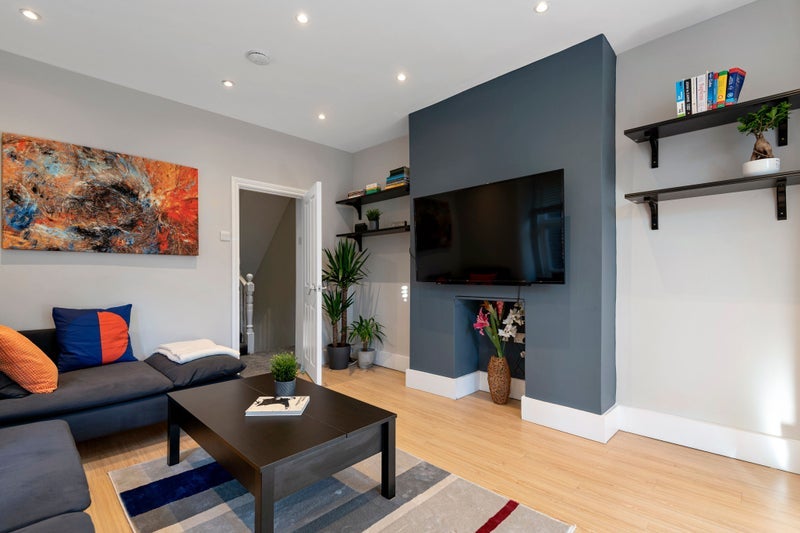 Room Coverton Road in Greater London