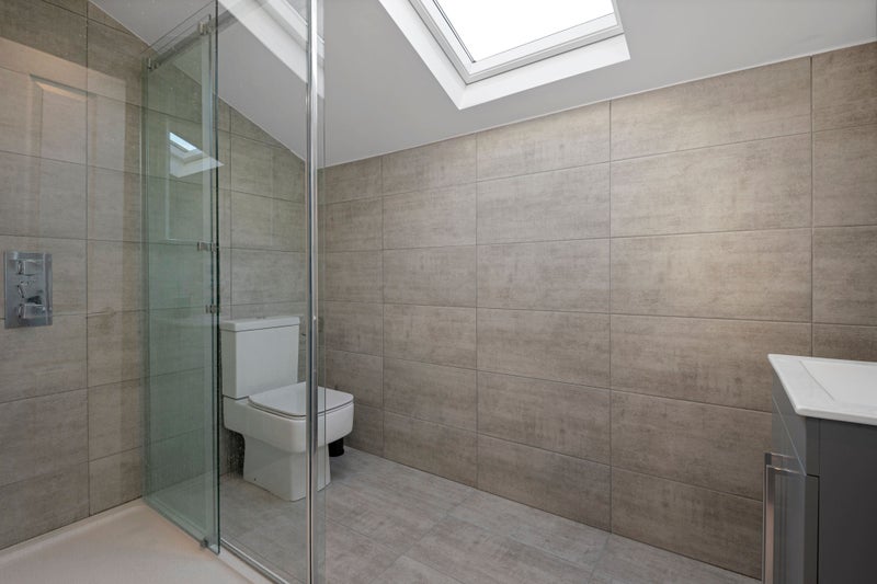 Room Coverton Road in Greater London