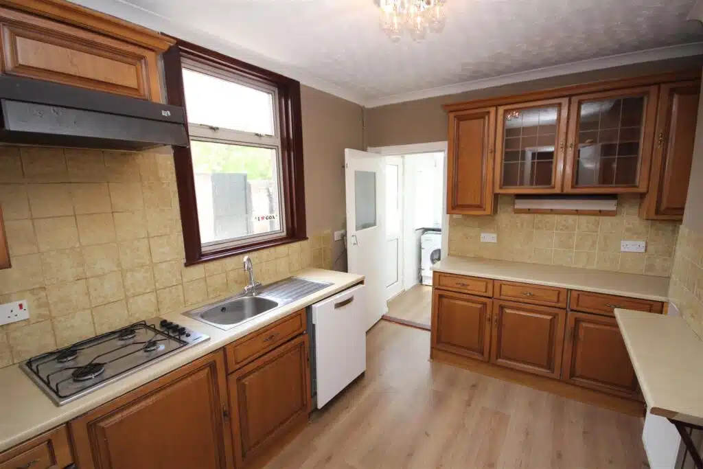 House Wyvern Close in Dartford