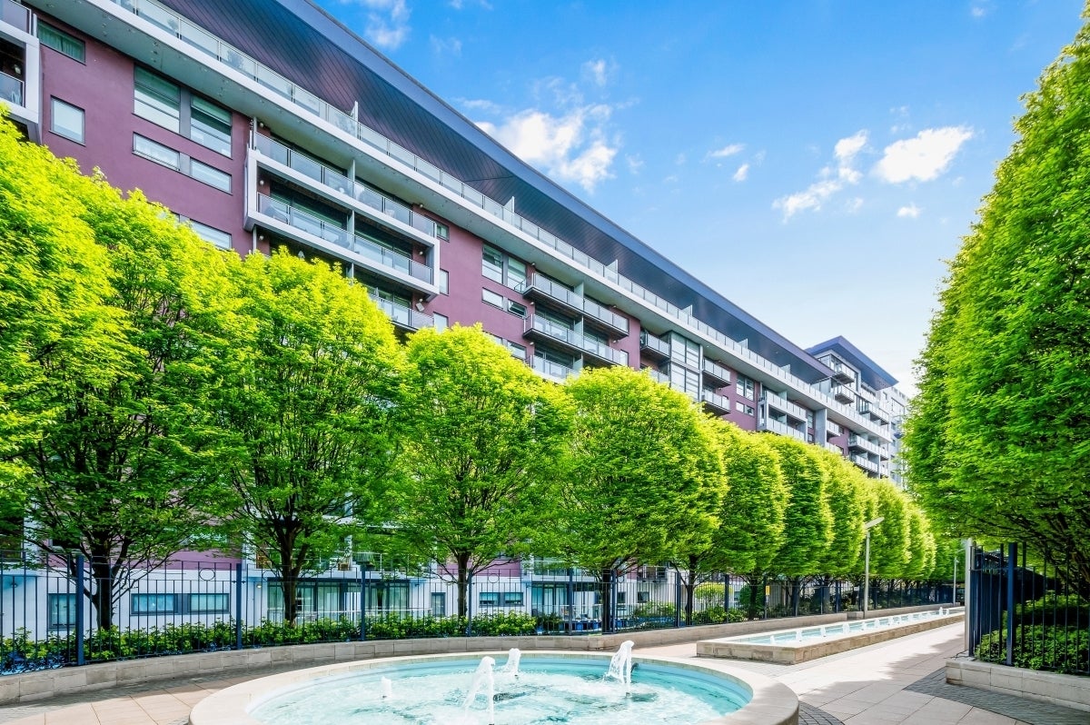 Flat Queenstown Road in Greater London