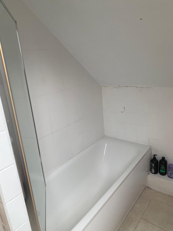 Room High Road in Greater London