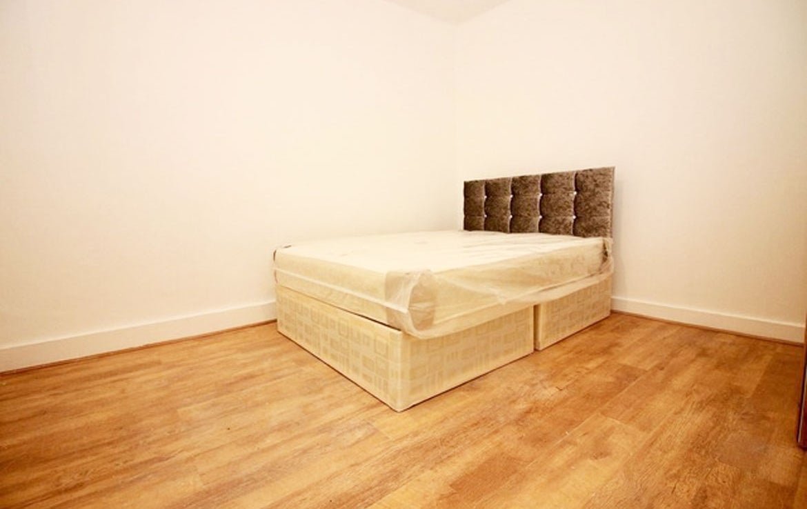 Flat Beulah Road in Greater London