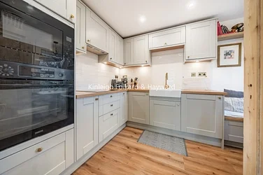 Flat Westway Close in Greater London