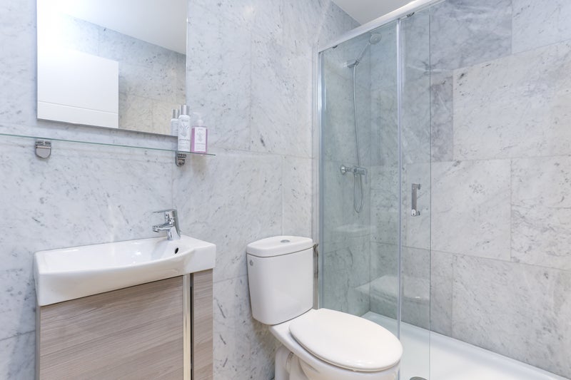 Room Old Oak Common Lane in Greater London