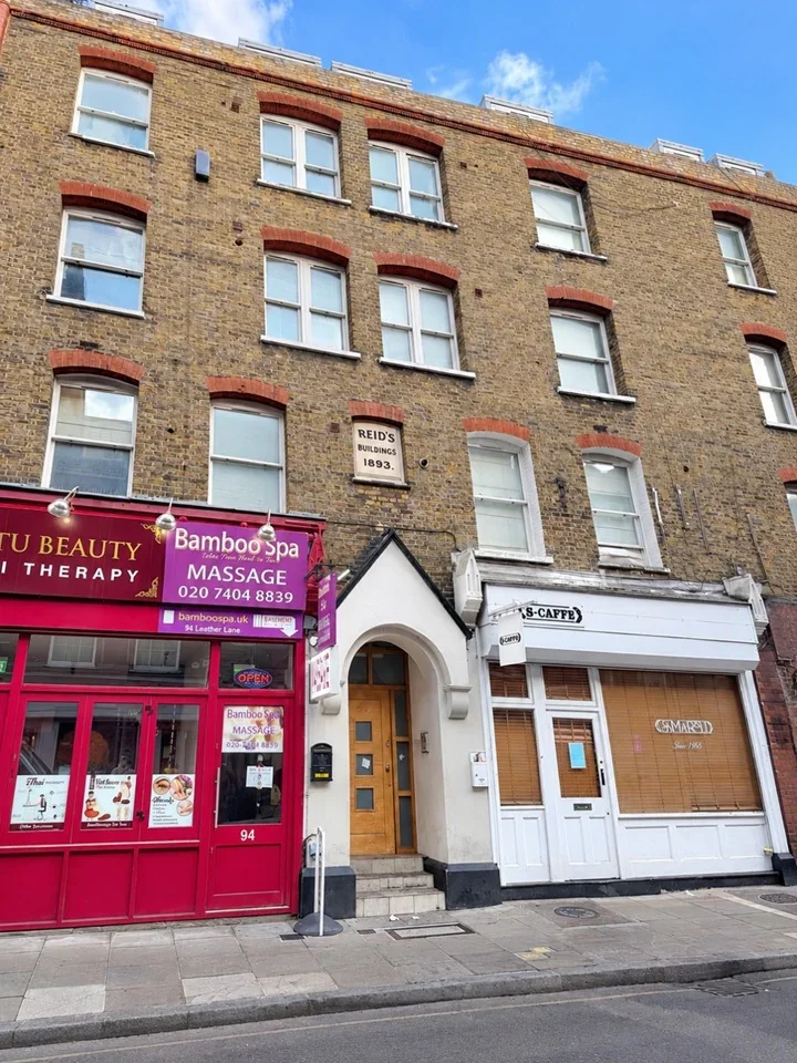 Flat Leather Lane in Greater London