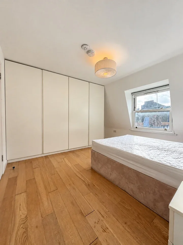 Flat Leather Lane in Greater London