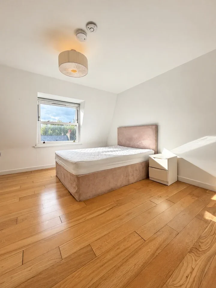 Flat Leather Lane in Greater London