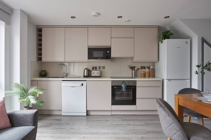 Room High Road in Greater London