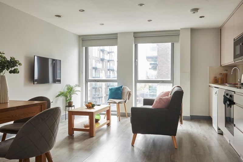 Room High Road in Greater London