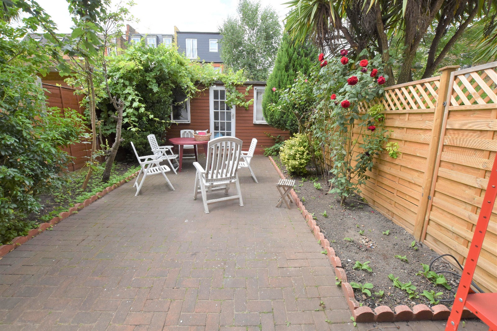 House Clonmore Street in Greater London