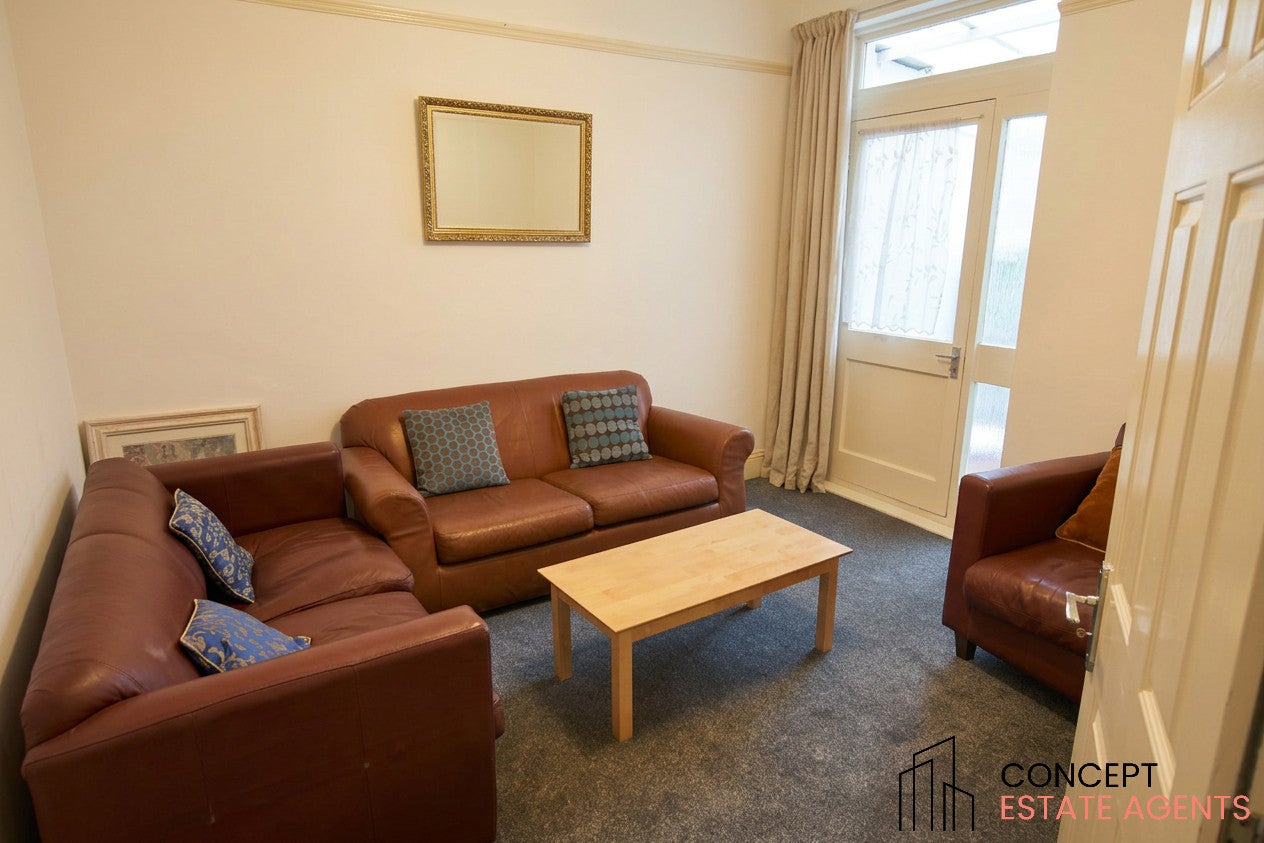 House Clonmore Street in Greater London