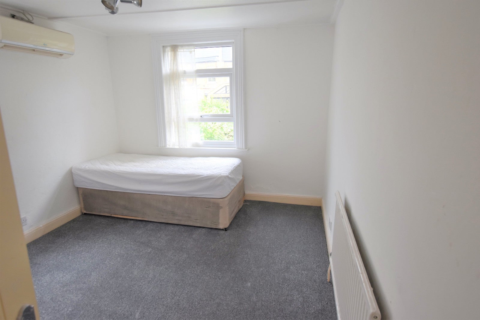 House Clonmore Street in Greater London