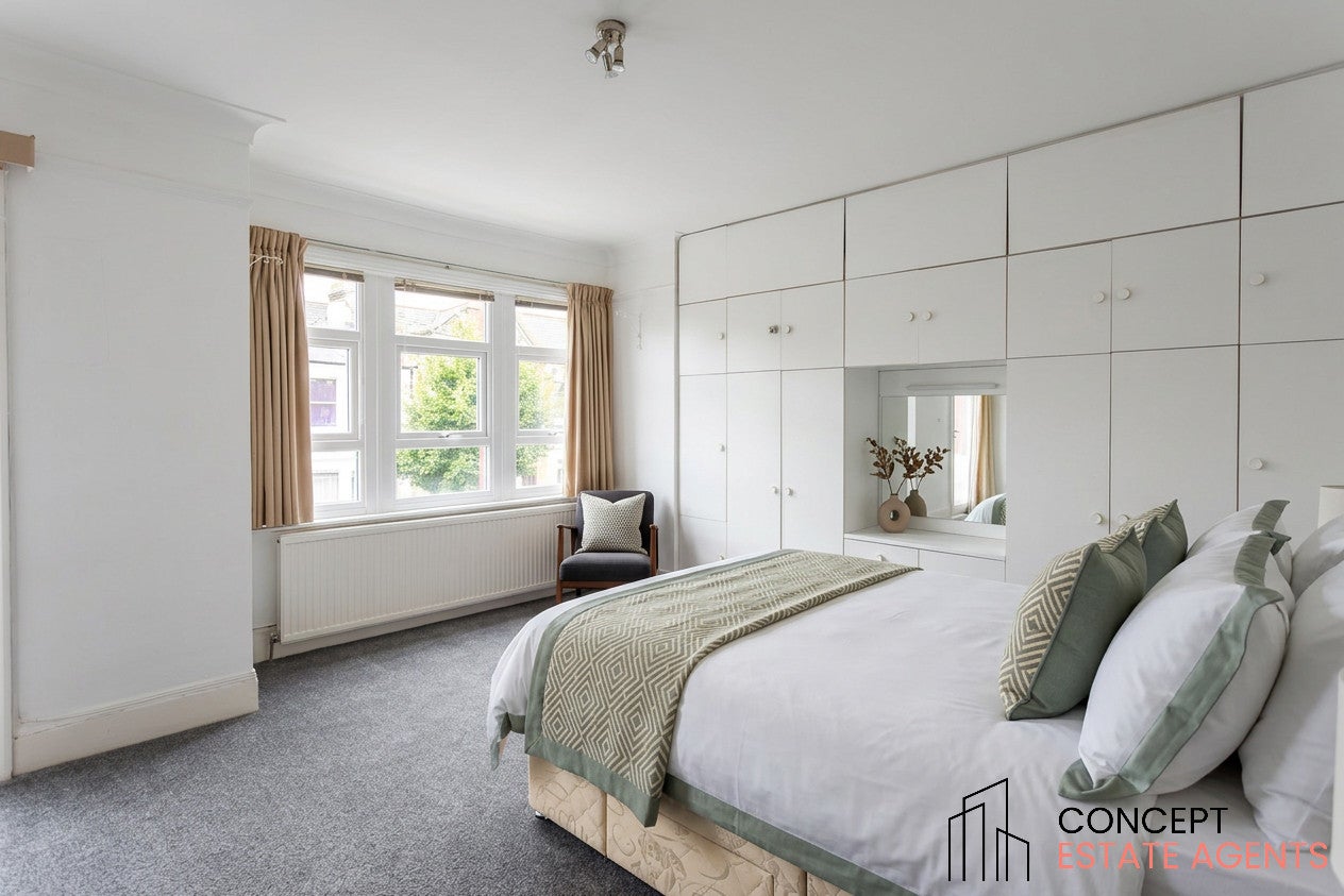 House Clonmore Street in Greater London