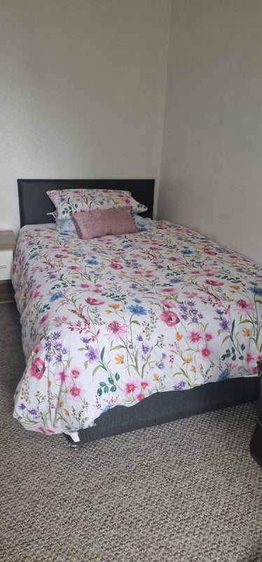 Room Exmouth Place in Bradford
