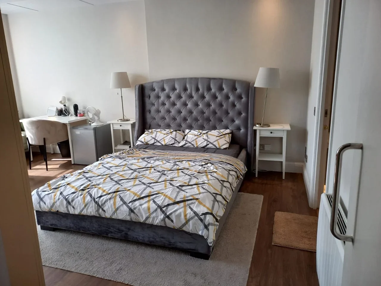 Room City Road in Greater London