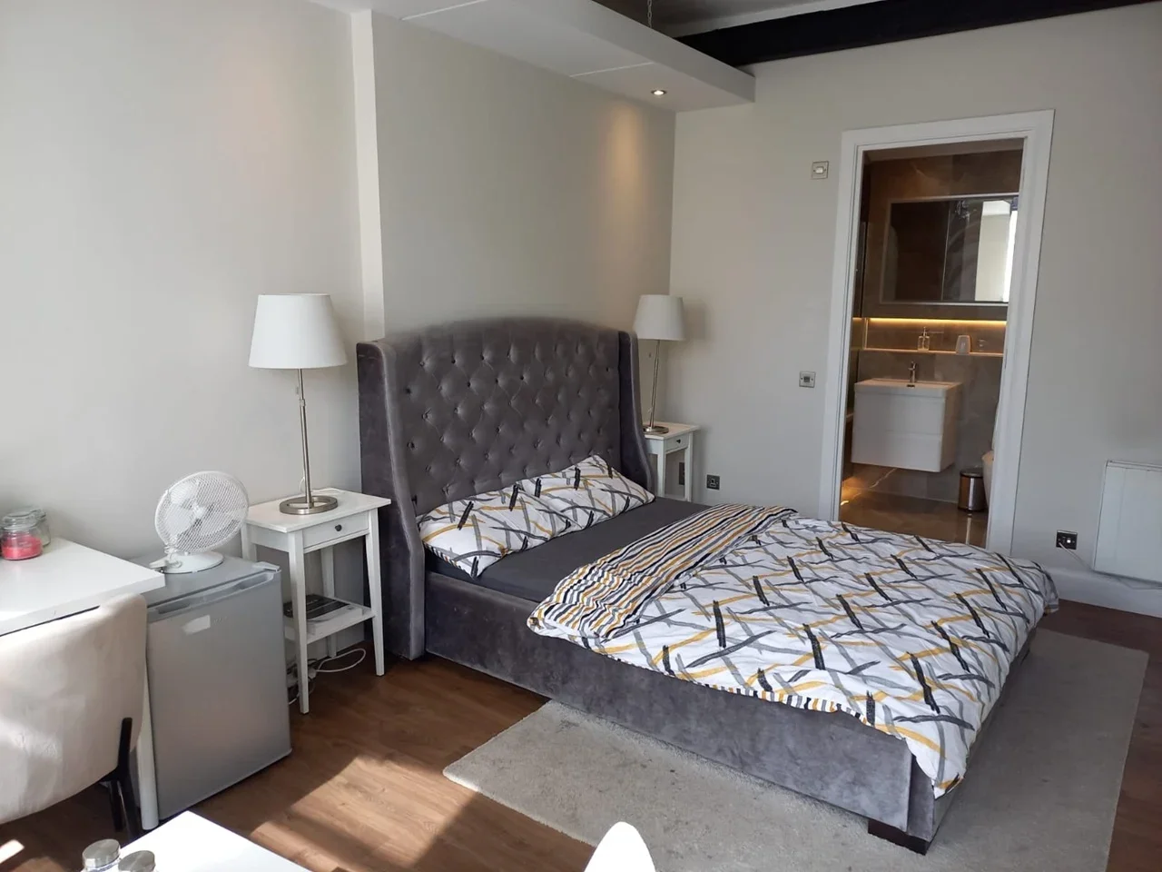 Room City Road in Greater London