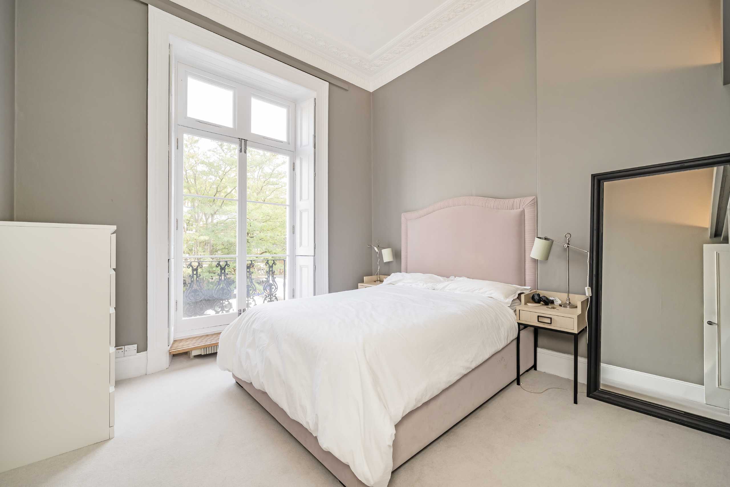 Flat Ladbroke Grove in Greater London