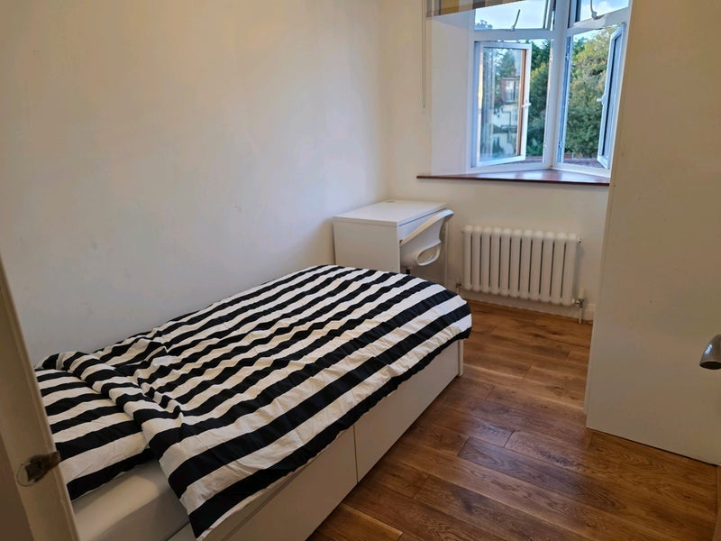 Room Altyre Close in Greater London