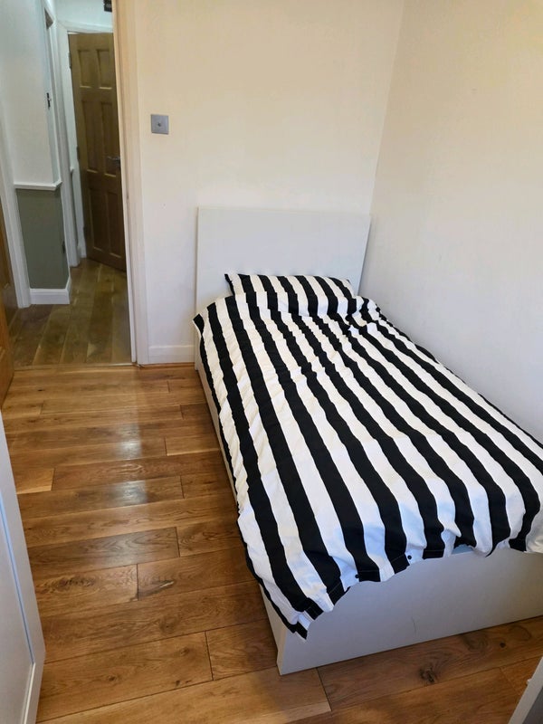 Room Altyre Close in Greater London