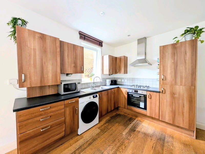 Room Voltaire Road in Greater London