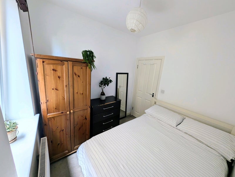 Room Voltaire Road in Greater London