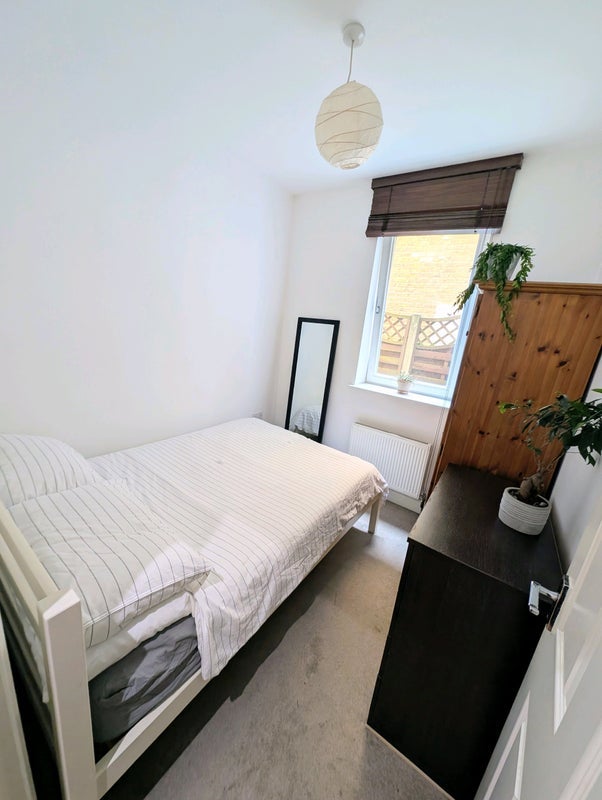 Room Voltaire Road in Greater London