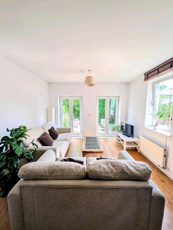 Room Voltaire Road in Greater London
